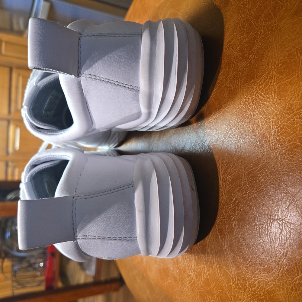 Nurse Mates Align Sneakers - Picture 7 of 12